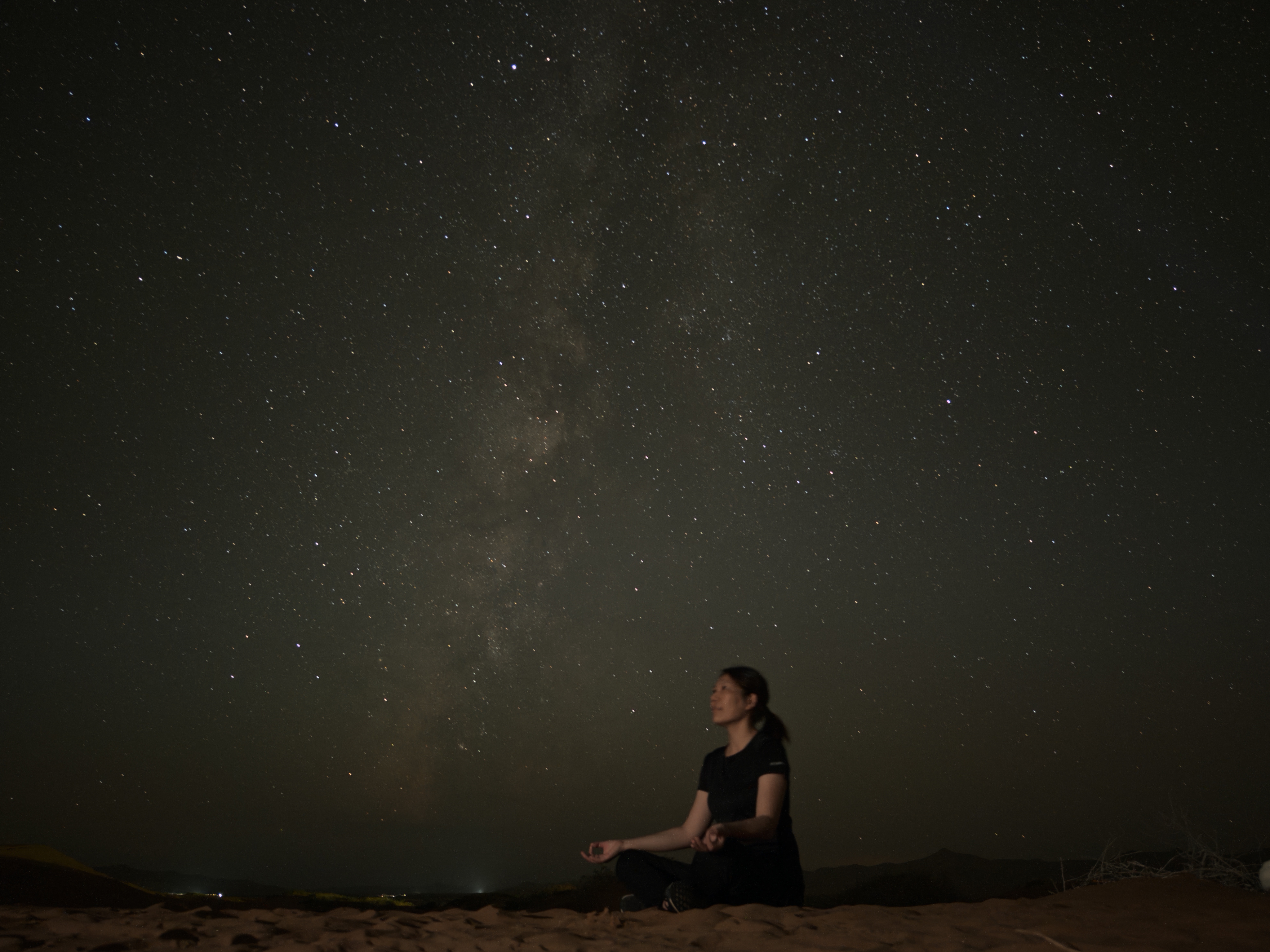 AYX体育-包含星空下的夜间徒步，感受黑暗中的运动魅力的词条