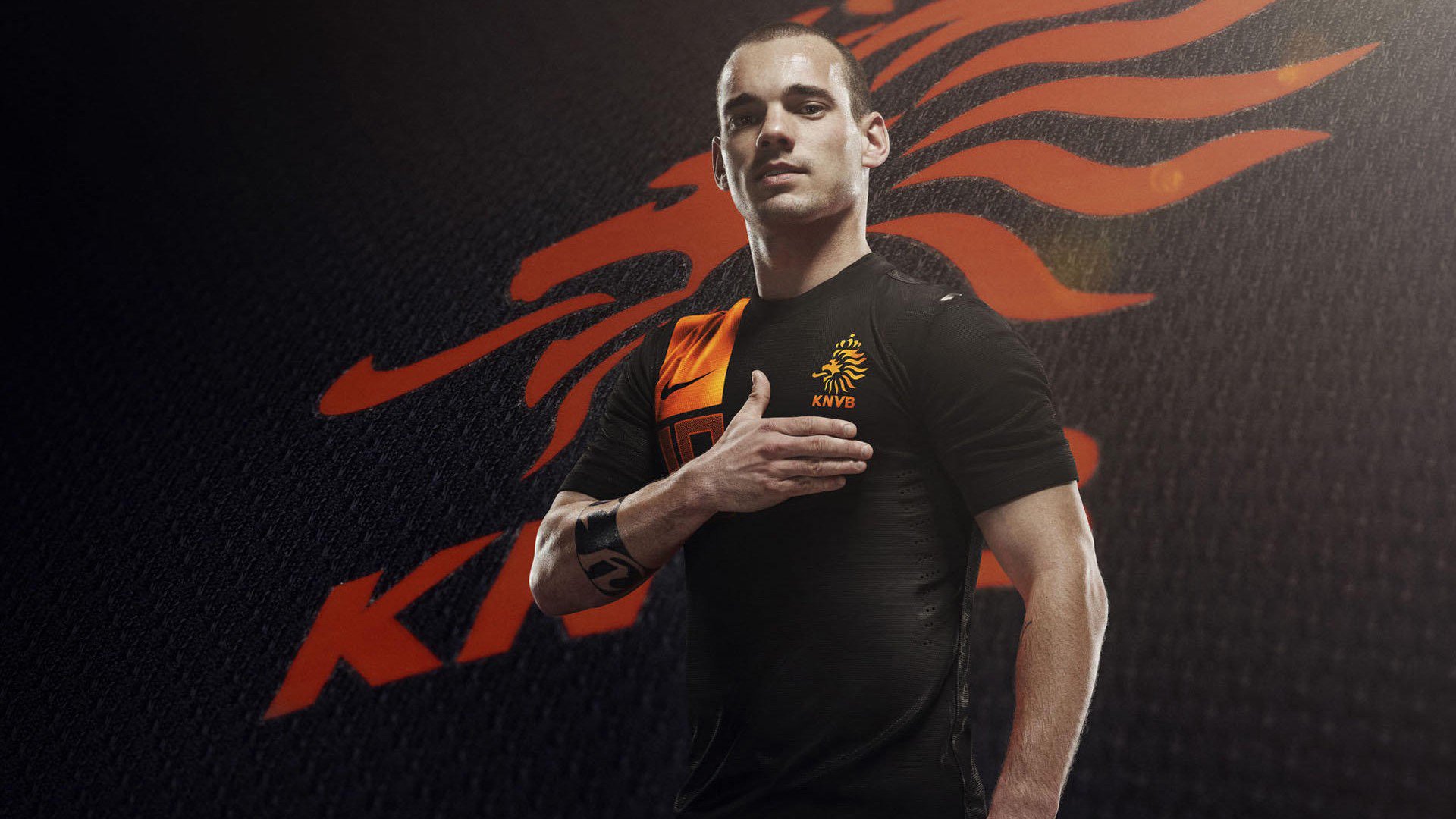 “快艇冲浪赛：东三叉湖赛场成为速度与激情的巅峰对决”