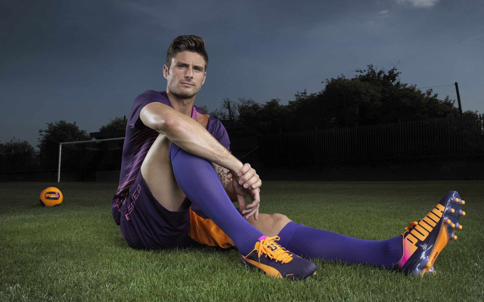 足球裁判执法风格趋于统一专业化，足球裁判员的执法原则